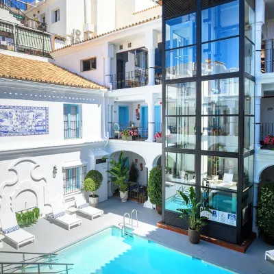 Hotel la Fonda Hotels near Carvajal Beach