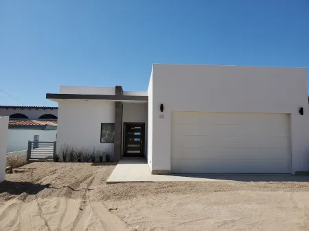 4 bedroom ocean front house in Las Conchas