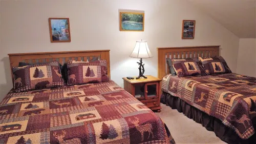 Relaxing on the Big Niangua3Br w/Loft - 6 Beds