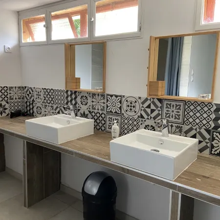 Spacious family inn surrounded by nature Отели в г. Вантрон
