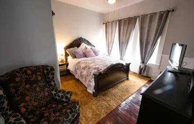 Updated Downtown Gem Hotel dekat SFA Mast Arboretum