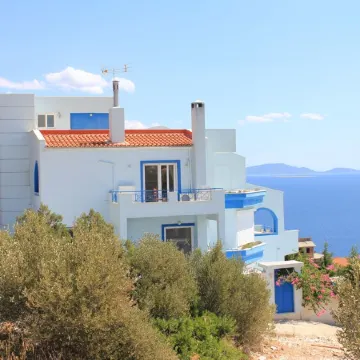 Villa Stella,  swimming pool, by the beach,  close to Athens