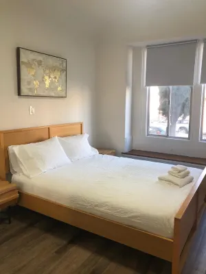 Relaxed and Spacious 2 BR Apartment with a Patio Hotels near Oakland Museum of California
