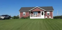 Blooming Beach Suite Retreat. 5 minutes to the beach, close to PEI National Park Hotels near Ross Lane Beach, Prince Edward Island National Park