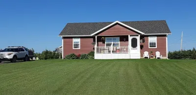 Blooming Beach Suite Retreat. 5 minutes to the beach, close to PEI National Park Hotels in 