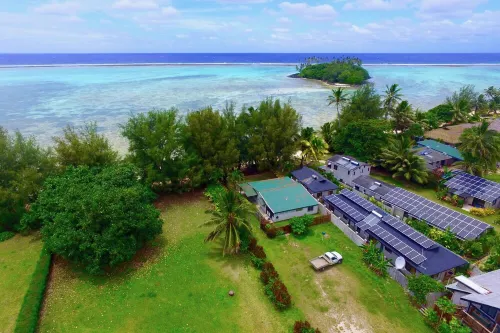 Muri Beach House - Right on the Beach Perfect for families