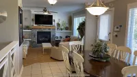Wasaga Cottage 2 min from beach 1! 5min from blueberry trail Hotels in Wasaga Beach