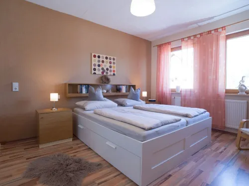 Beautiful, bright apartment right on the rocky hiking trail