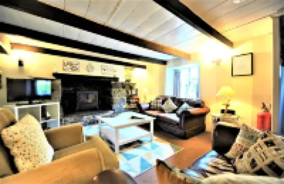 A Thatched Cottage in St Agnes very near the beach, garden, parking for 2 cars.