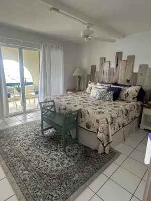 Water front, Minutes walk to beautiful Cowpet Bay Beach, pool, Bar& Restaurants.