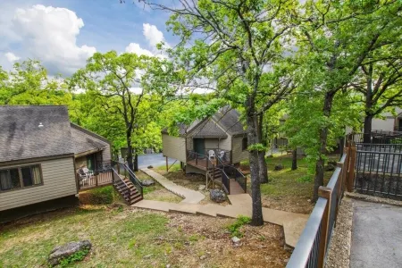 Cheerful 3-Bedroom Villa Sleeps 8 With Public Pool