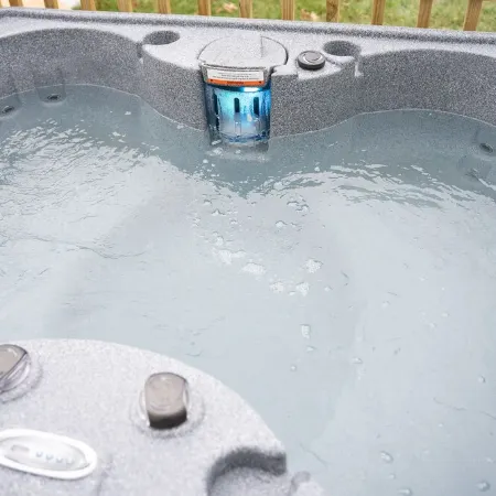 Townhouse mins to UofL & Churchill Downs/hot tub