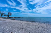 Lakeside Modern House 4BR - Steps to the lake Hotels in Clarington