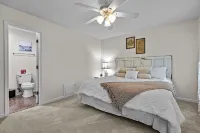 Charming 3-bedroom 2.5-bathroom townhome with WiFi and AC in Greenville