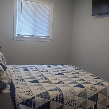Waterfront Cottage | 3 bedroom | 1 bath | sleeps 6 people with Gourmet Kitchen