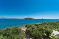 Apartment by the Sea and with Beautiful View, 2 Bedrooms, 4 Persons