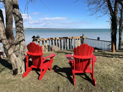 WaterEdge’s Nest Hotels in Haldimand County