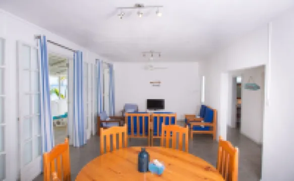 Porcelaine: Stylish apartment with seaview from its balcony