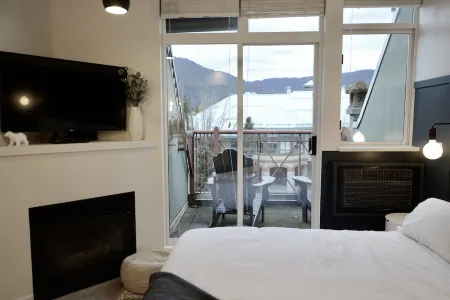 Modern Whistler Village Studio with Mountain Views