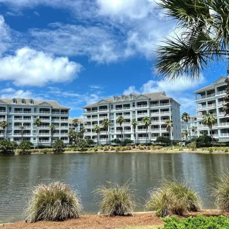 Turtles Nest - Corner Penthouse with Gorgeous Sunsets and Lake View