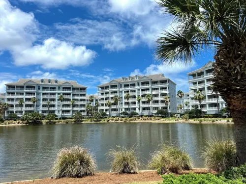 Turtles Nest - Corner Penthouse with Gorgeous Sunsets and Lake View