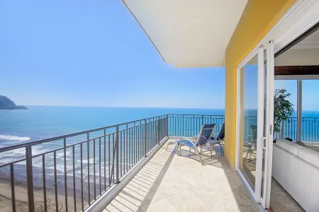 Luxury 3 Bedroom/3.5 Bath Condo overlooking Jaco Beach.