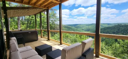 All New Firefly Cottage in the Woods Overlooking Red River Gorge Geological area