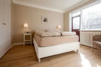 Refurbished Townhouse in Central Reykjavik in a Quiet Residential Area Hotels in 