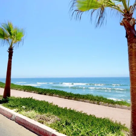 2 BDR - BEACHFRONT Cozy Apt