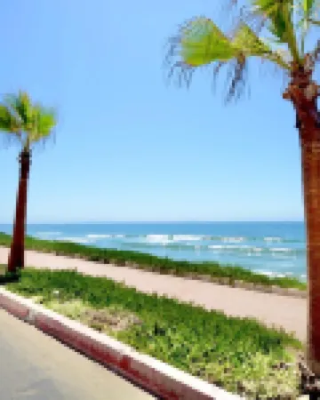 2 BDR - BEACHFRONT Cozy Apt