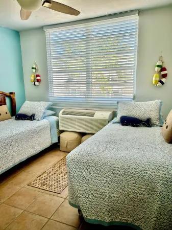 Endless Summer-King Bed-Vereda Beachfront Ocean View