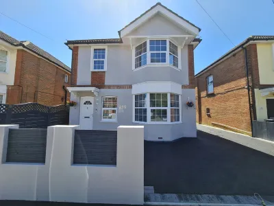 Turay Villa with Hot Tub โรงแรมใน