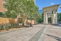 Downtown 1BR - LOW Cleaning Fee! Centrally Located/All Attractions!