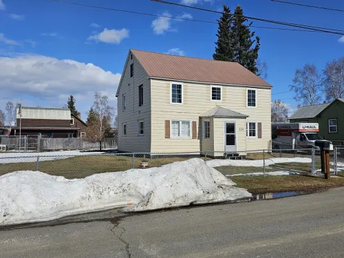 Rustic historic vibe of Fairbanks #2 conveniently located around attractions.