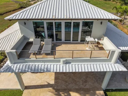 Beachfront Luxury Villa: 3BR, 3.5BA,Gazebo,Pool, Secluded Beach, Gated Community