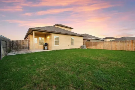 Elegant Home with Cozy Vibes Отели в г. Раунд-Рок