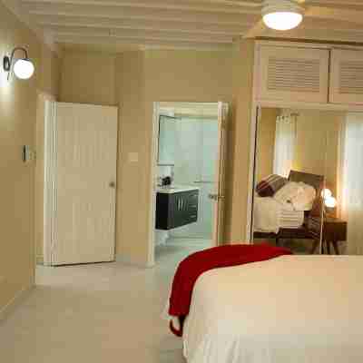 Newly Renovated!! COCO PALMS - Exclusive villa with private pool/beach access. Rooms
