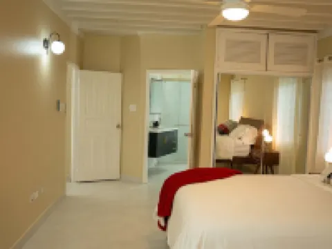 Newly Renovated!! COCO PALMS - Exclusive villa with private pool/beach access. Hotels in Greenwich Park