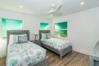 The Cayman Condo @ Coconut Bay - Island vibes, ocean views, diving & beaches...