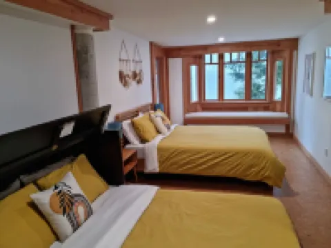 Charming waterfront Salt Spring Island B&B Hotels in Salt Spring Island