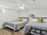 Spacious North Shore 2 bedroom Lake Condo with a Dock! 克利爾萊克住宿飯店