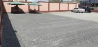 401 Restaurant & Accommodation - parking
