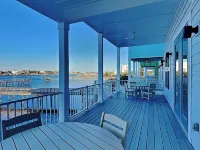 Yacht Harbor House