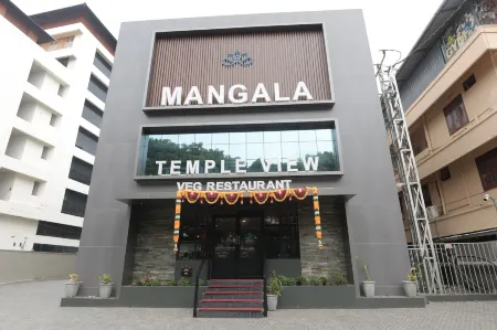Hotel Mangala Temple View Отели рядом с достопримечательностью «Guruvayur temple pond»