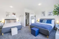 Elegant 4BR House Near City Centre Angus Suites