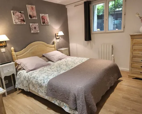 Beautiful apartment with private garden فنادق في غراسي