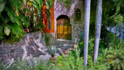 Majestic Tuscan Villa/Over ROMANTIC ZONE/Walk To Beach/Private w/Views/ Hotels in 