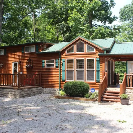 "Shore Thing", Cozy Lake Cumberland Cabin - Hot Tub, Fire Pit, Minutes from Lake