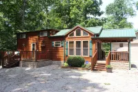 "Shore Thing", Cozy Lake Cumberland Cabin - Hot Tub, Fire Pit, Minutes from Lake