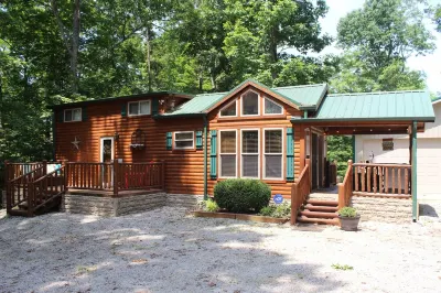 "Shore Thing", Cozy Lake Cumberland Cabin - Hot Tub, Fire Pit, Minutes from Lake